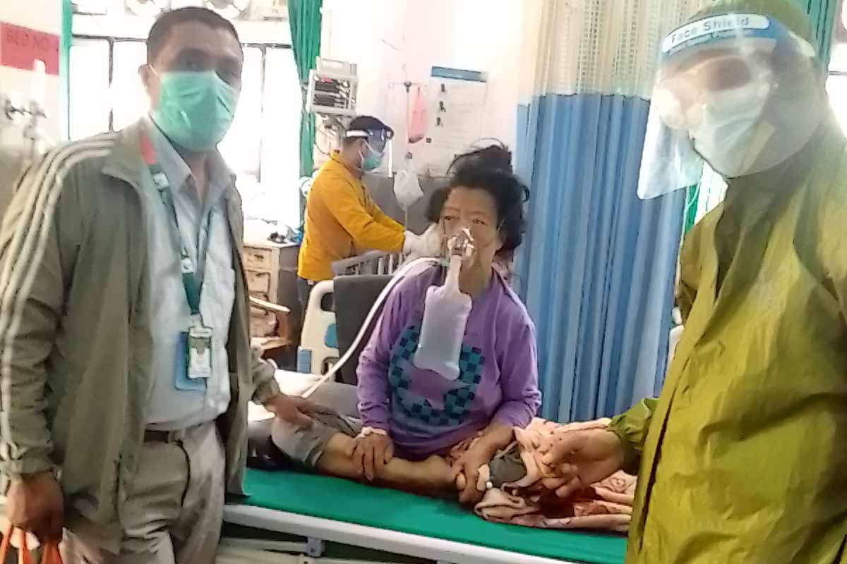 Assisting Covid patient